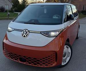 Volkswagen ID. Buzz 1ère édition 2025, état impeccable, moteur électrique unique de 282 ch, orange énergique et blanc bonbon - Product Image 1