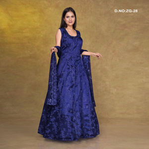 ชุดเดรสเน็ตดีไซเนอร์ ปักลายดอกไม้ทั่วตัว พร้อมผ้าคลุมไหล่เนื้อบางเบาเข้าชุด และลุคหรูหราสำหรับงานปาร์ตี้ ยาวคลุมพื้น - Product Image 5