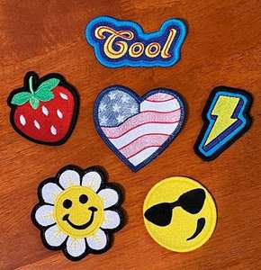 Parches bordados 3D con velcro Iron-On PVC y tela de sarga Variedad de formas-Star Flower Heart round en Chenille - Product Image 2