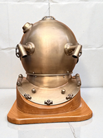 Casque de plongée vintage en laiton finition brune, objet décoratif |   Casque de plongée antique pour les profondeurs marines