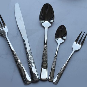 ชุดเครื่องใช้บนโต๊ะอาหารสแตนเลสสตีลหรูหราขัดเงาสีทองพร้อมรูปลักษณ์หรูหราเครื่องใช้บนโต๊ะอาหารคุณภาพสูงสำหรับร้านอาหารงานแต่งงานโรงแรมบ้าน - Product Image 2