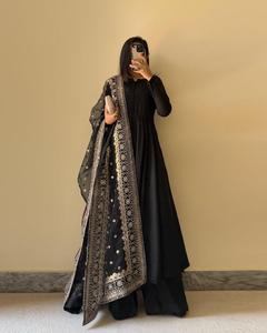 Top et palazzo en soie de Chinon de designer traditionnel indien avec fil de filet doux avec travail de broderie de séquence Dupatta - Product Image 3