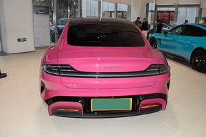 SU7 Premium Berline Électrique d'Occasion, Volant à Gauche, Jantes R19, 220kW, Propulsion Arrière, Autonomie CLTC 700km, Recharge Rapide 350km en 15 min, Coefficient de Traînée 0.195Cd - Product Image 3