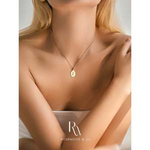Collana con Ciondolo Luna e Stella Placcata in Oro 18K, Gioiello Celestiale in Platino, Regalo per Mamma con Design a Raggi di Stella - Product Image 4