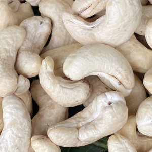 เม็ดมะม่วงหิมพานต์ดิบคุณภาพดีที่สุด ยี่ห้อ SANTIGO จากเวียดนาม ขายส่งจำนวนมาก ส่งออกไปยังดูไบ สหภาพยุโรป และตะวันออกกลาง - Product Image 1