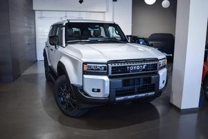 NUEVO TOYOTA LAND CRUISER 3.0L DIÉSEL Transmisión Automática COLOR BLANCO SUV 151KW - 205HP - Product Image 2