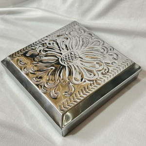 Boîtes à bijoux artisanales en métal gaufré nickelé européen vintage faites à la main pour cadeau de stockage de bijoux égyptiens - Product Image 1