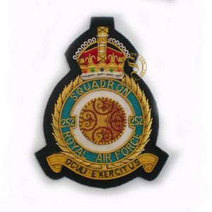 Insignias bordadas a mano Emblemas Royal blazer oro alambre bordado corona insignia emblema táctico ancla parche para bolsillo cresta - Product Image 3