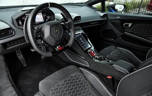 Lamborghini Huracán Coupé 2023, Motor Turbo de Gasolina, Transmisión Automática, 400 CV y 500 Nm de Torque, 25001-50000 Millas - Product Image 3
