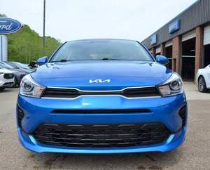 Encantador Rio5 S Wagon Azul 2025, Volante a la Izquierda, Automático, R16 Oscuro, Usado, Arranque Remoto, Asientos de Cuero, Paquete Premium, Llantas de Acero - Product Image 1