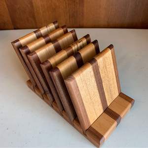 Ensemble de sous-verres élégants en bois, parfaits pour recevoir des invités, servir des boissons et protéger les surfaces de table - Product Image 2