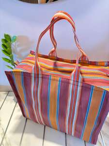 กระเป๋าช้อปปิ้งผ้าทอลายทางทำจากไนลอนรีไซเคิลเป็นมิตรต่อสิ่งแวดล้อมทำจากอินเดีย - Product Image 3