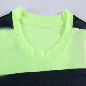 เสื้อฟุตบอลออกแบบได้ตามต้องการเสื้อทีมฟุตบอลมีสีบล็อกและพิมพ์ชื่อโลโก้ส่วนตัว - Product Image 3