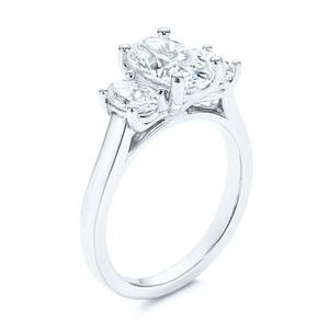 Anillo de Boda de Moissanita Incolora con Corte Ovalado y Tres Piedras, Chapado en Oro, Certificado GRA, Joyería de Lujo Personalizable - Product Image 4