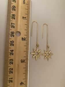 Pendientes chapados en oro de latón de diseñador, pendientes de estrella de circonita cúbica dorada, hermosos pendientes estampados de estrella para fiesta de boda, Hldi , Mehendi - Product Image 2