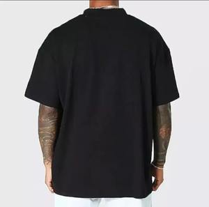 เสื้อยืดผู้ชายพิมพ์ลายโลโก้พลัสไซส์พร้อมคุณสมบัติระบายอากาศ - Product Image 3