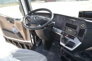Nouveau camion tracteur Actros Diesel automatique 6x4 à conduite à gauche Euro 6, 371 ch - Product Image 4