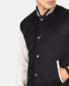 Veste universitaire pour homme de qualité supérieure, noire et blanche, avec un corps en laine douce, des manches contrastées claires et des bordures côtelées rayées - Product Image 5