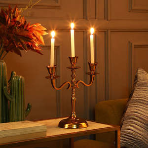 Candélabre élégant à 3 bras en argent poli, parfait pour la décoration de table moderne. Disponible aux prix de gros. - Product Image 4