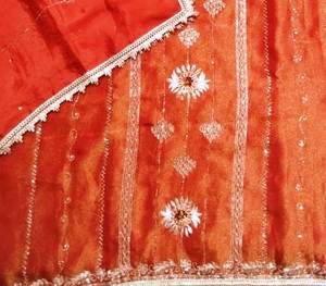 Costumes modernes non cousus de qualité supérieure pour femmes brodés à la main style traditionnel indien tendance pour les fêtes - Product Image 3