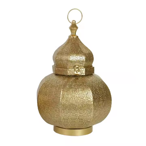 Pour vous Décor Vente Chaude Usage Quotidien Ramadan Lanterne Creuse Lanterne En Métal Doré - Product Image 2