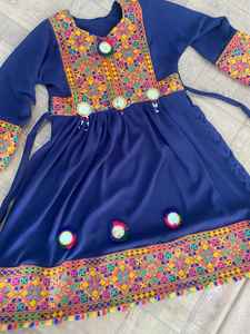 Robes pour enfants afghanes Kuchi faites à la main modernes, respirantes, longues jusqu'aux genoux, manches longues, grande taille, pour les fêtes et les mariages - Product Image 3