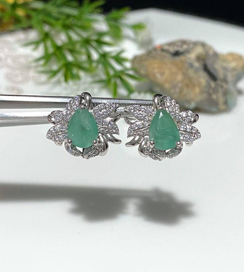 สีเขียว