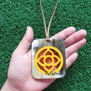 Pendentif en corne de buffle d'eau naturelle colorée Bijoux de mode VP456 - Product Image 1