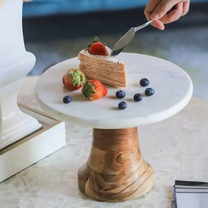 Support à gâteau de luxe en marbre blanc avec base en bois d'acacia, vaisselle pour fêtes, événements et service à domicile de gâteaux, cupcakes et apéritifs - Product Image 5