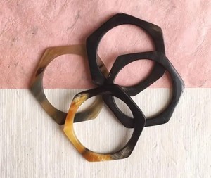 Brazaletes de cuerno de búfalo hechos a mano de calidad superior para mujer Pulseras de cuentas de moda Símbolo cristiano Fiesta del fabricante indio - Product Image 5