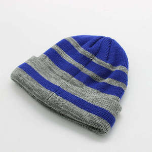Gorro de punto inspirado en la tendencia, acogedor, textura gruesa, minimalista, pieza de declaración de moda de invierno para hombres y mujeres - Product Image 2