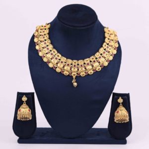 Vente en gros de colliers courts traditionnels en plaqué or 14K 18K 24K, ensemble de bijoux avec boucles d'oreilles pour mariage, base en laiton - Product Image 1