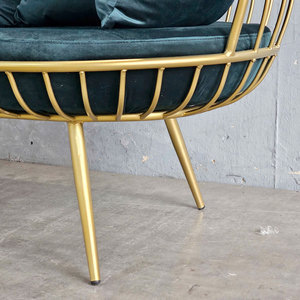Sofá contemporáneo SFB68056 con estructura de hierro dorado y cojines color verde azulado - Product Image 5
