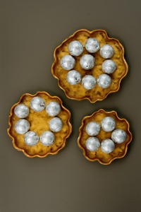 Artisanat décoratif de plateau de service de chocolat en métal avec des finitions argentées conçues pour impressionner, conçues pour durer - Product Image 4