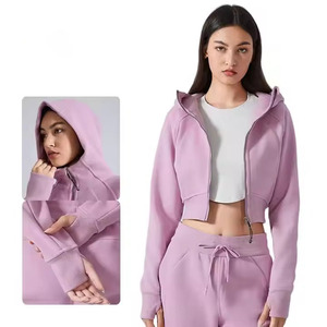 Venta al por mayor de dos piezas Crop Top Sudadera con capucha y pantalones de chándal para las mujeres logotipo personalizado de punto de gran tamaño Jersey recortado con capucha Conjunto de las mujeres - Product Image 3