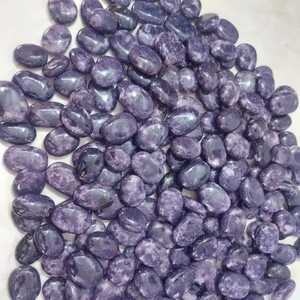 Piedras preciosas pulidas de Palma de lepidolita al por mayor más vendidas para curación de cristales Reiki Chakra Feng Shui uso espiritual amor - Product Image 2
