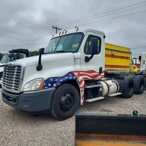 Camion semi-remorque lourd Freightliner Cascadia 125 d'occasion de 2013, moteur diesel 6x4 - Product Image 1
