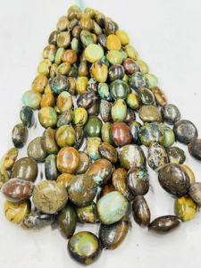 Perles de pierre de forme ovale lisse AAA Natural Tibetan Turquoise 18-25mm Brin de 14 pouces - Product Image 6