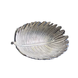 Meilleure Arrivée Feuille Design Table Décorative Premier Qualité Métal Aluminium Matériel Plat De Service Décoration Maison Présentoir En Vente - Product Image 3