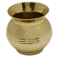Pot à eau ou à couleur en laiton artisanal pour Puja, pot à plantes en design incurvé et style personnalisé avec emballage haut de gamme