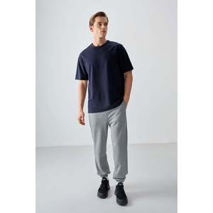 T-shirt basique pour homme Air Jones, bleu marine, coupe ample, tissu en mélange de coton doux, texture épaisse, vêtement décontracté confortable - Product Image 3