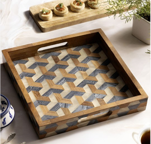 Bandeja para servir de madera con estampado geométrico marrón y gris - Product Image 1