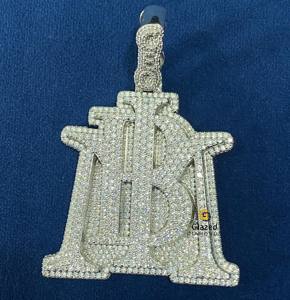 Pendentif Hip Hop Moissanite entièrement glacé avec logo personnalisé en or blanc massif 10 carats à porter à la fête - Product Image 1