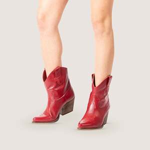 Marley Red Texan Stilvolle bequeme Knöchel Bootie Modische Schuhe - Product Image 3