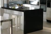 Livraison rapide de blocs de granit noir absolu poli Monuments modernes pour les villas directement des propriétaires de carrières