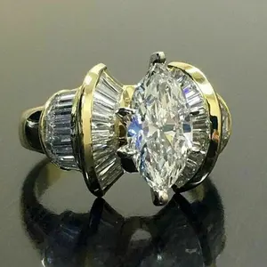 Bague de fiançailles en diamant Moissanite taillé marquise de 2 ct plaqué or jaune 14 carats - Product Image 2