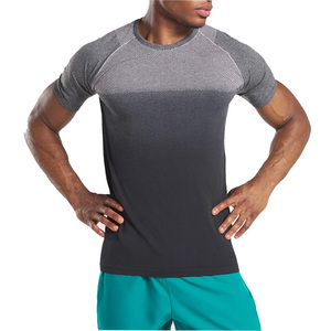 Camiseta deportiva personalizada sin costuras para hombre, camisa de algodón y poliéster de color degradado para gimnasio y fitness, venta al por mayor con servicio OEM/ODM - Product Image 1