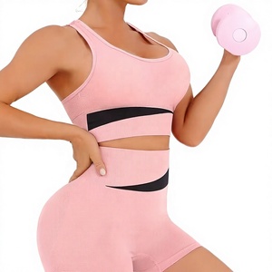 Ensemble de yoga rose 2 pièces : Soutien-gorge de sport dos nageur à encolure dégagée et short taille haute avec découpes, respirant et sans coutures pour l'entraînement - Product Image 1