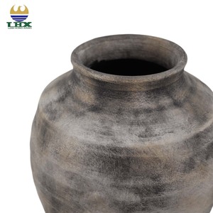 Vase en céramique fait à la main Vintage Texture en détresse Pot de <span class=keywords><strong>poterie</strong></span> en <span class=keywords><strong>terre</strong></span> <span class=keywords><strong>cuite</strong></span> mate pour la décoration intérieure Vase de pièce maîtresse de Table Wabi-Sabi - Product Image 4