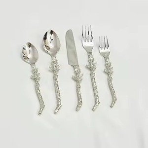 Nouveauté : ensemble de couverts en métal avec fourchette, couteau et cuillère, qui apporte une élégance qui rehausse votre décoration de table, un article fantastique - Product Image 6